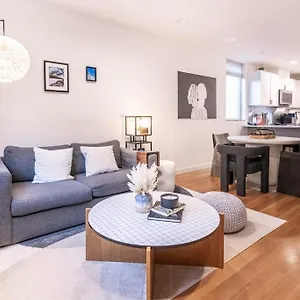 https://ballards-pet-friendly-mid-century-home-rooftop-deck.seattlehotelsites.com